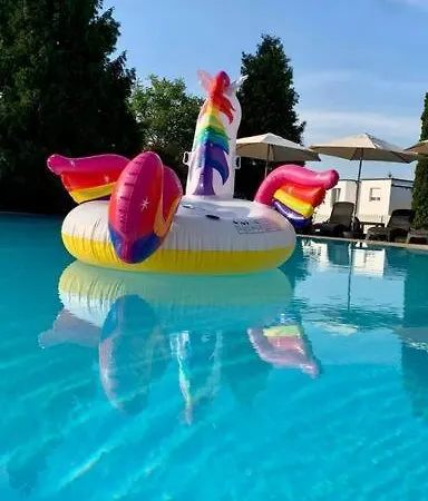 Апартаменты Poolside