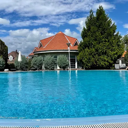Poolside Apartment Siófok