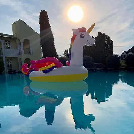 Апартаменты Poolside Шиофок