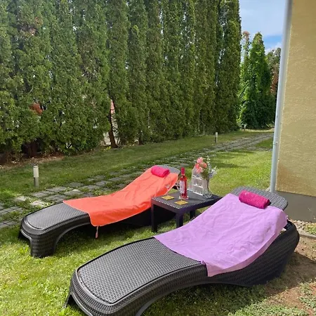 Poolside Апартаменты *
